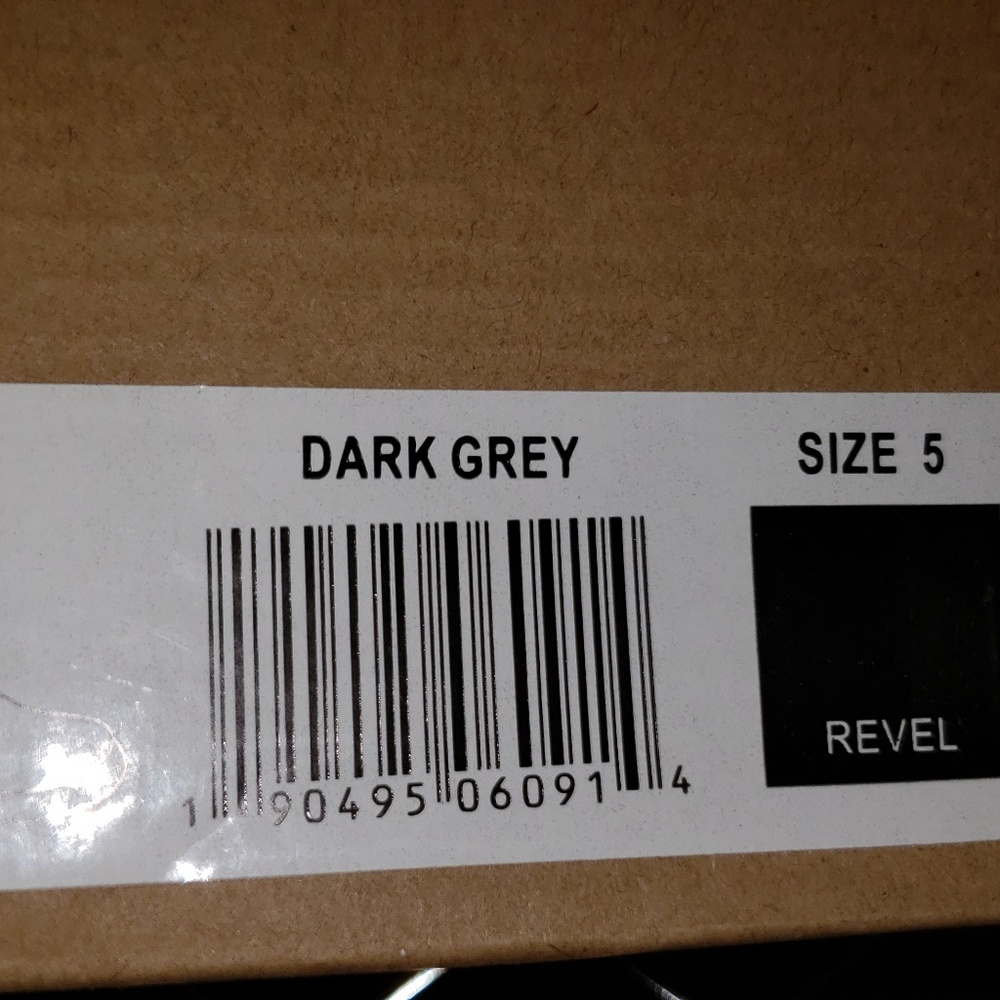 Revel kids boots available in size 5 - Picture 6 of 8